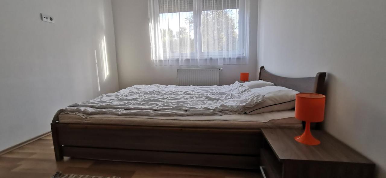 Appartamento Vivi Wellness Apartman Siófok Esterno foto